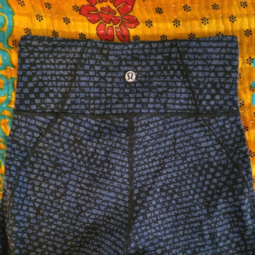 Lululemon Athletica Black and Navy Patterned Women's Leggings
